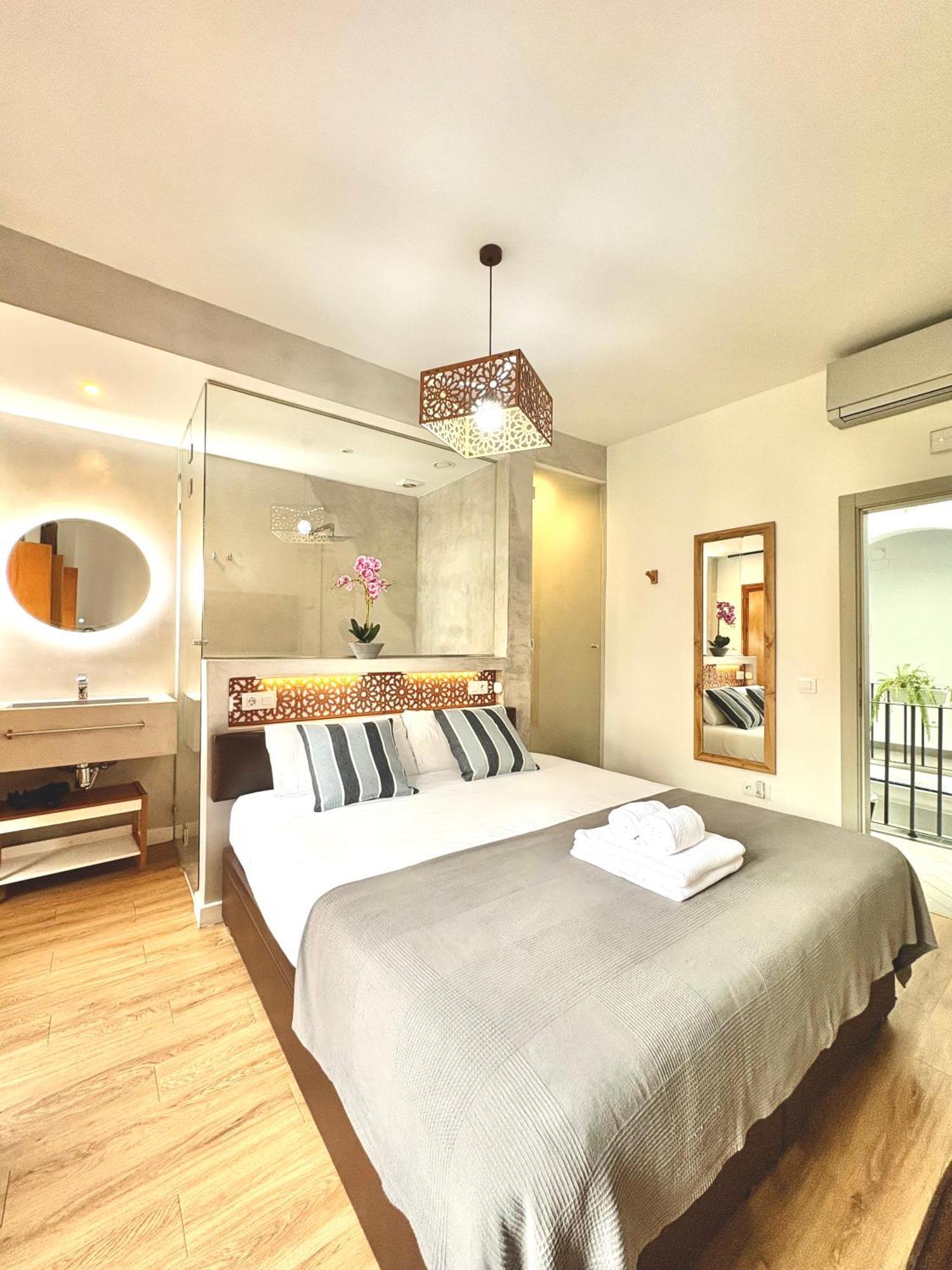 Unique House - Private Spa&pool -stayinseville Vakantiehuis