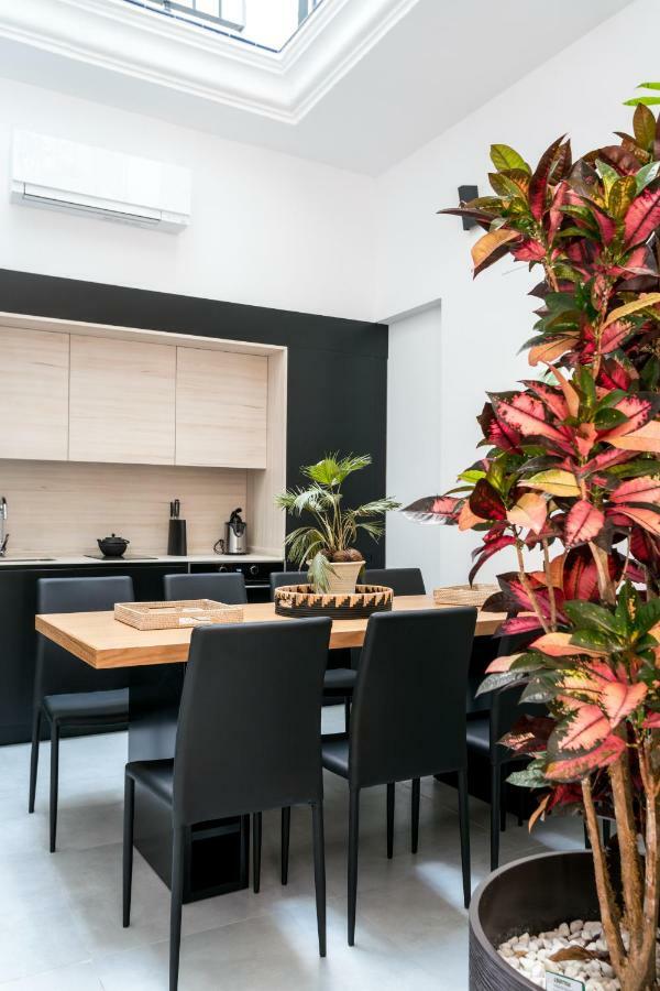Unique House - Private Spa&pool -stayinseville Vakantiehuis